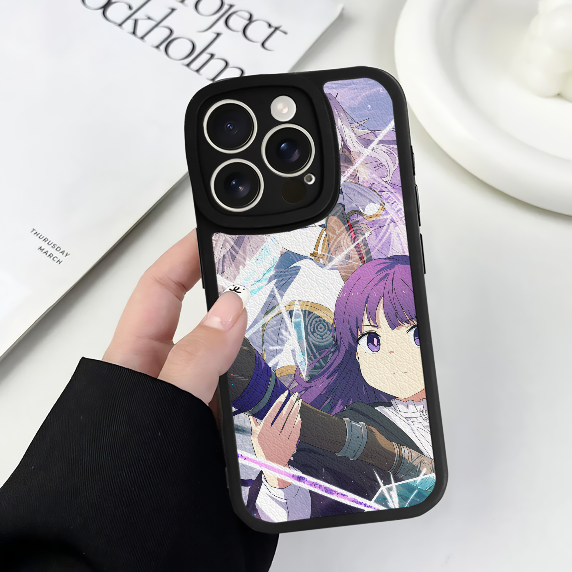 （画像用） 葬送のフリーレン Frieren 【iPhone 16シリーズ対応】シリコンスマホケース（レザー調） 材質：シリコン